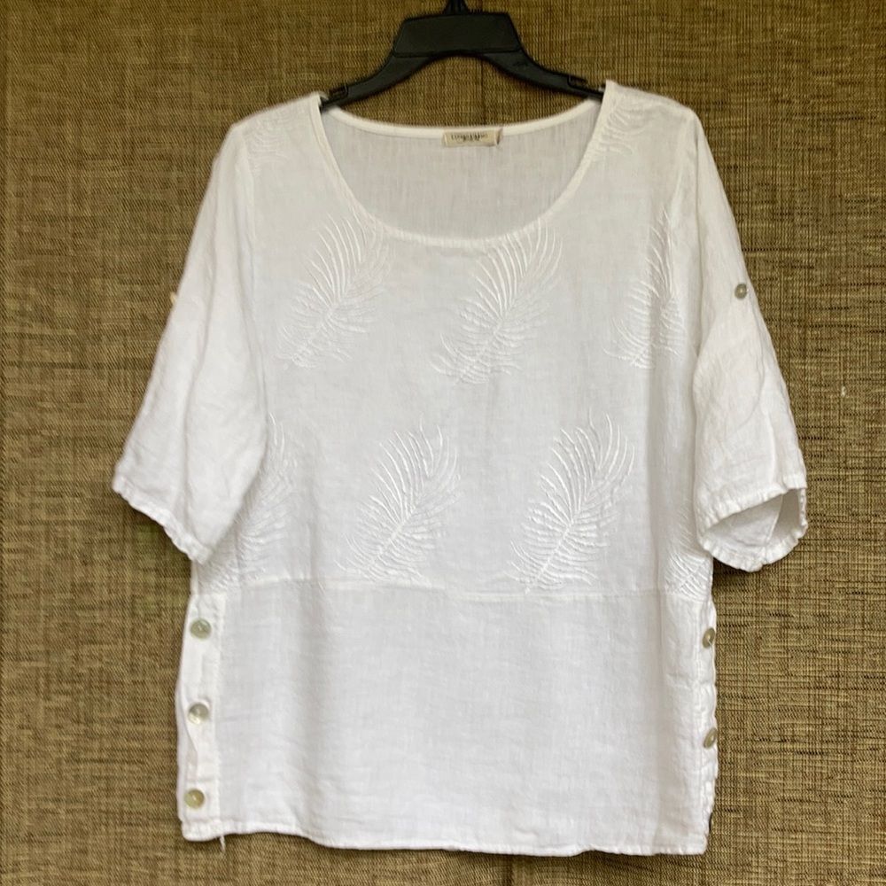 Lingo L’Arno white line embroidered top